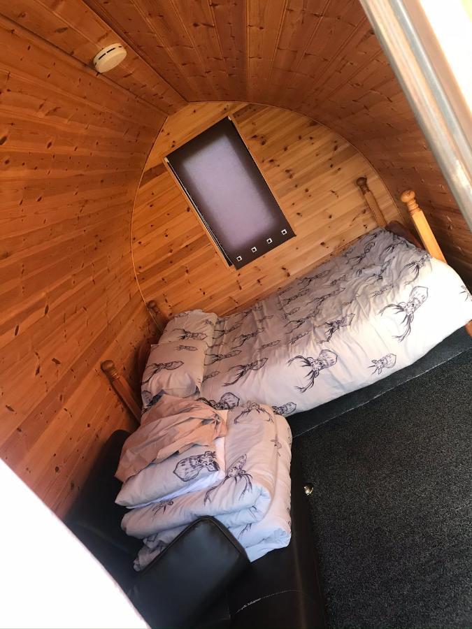 Meadow Glamping Hotel Carmarthen Buitenkant foto